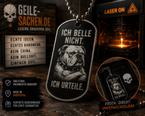 Dog Tag „Ich belle nicht. Ich urteile.“ – Bulldoggen Statement Anhänger mit schwarzem Humor