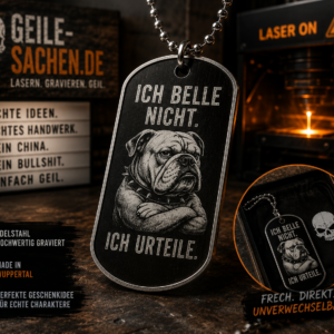 Dog Tag „Ich belle nicht. Ich urteile.“ – Bulldoggen Statement Anhänger mit schwarzem Humor