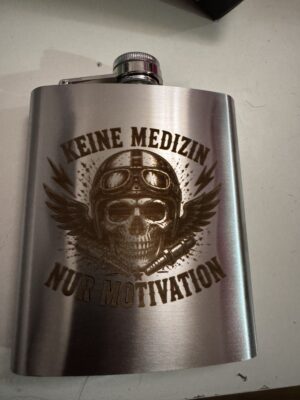 img_0948 Flachmann „Keine Medizin – Nur Motivation“ – 7 oz Edelstahl
